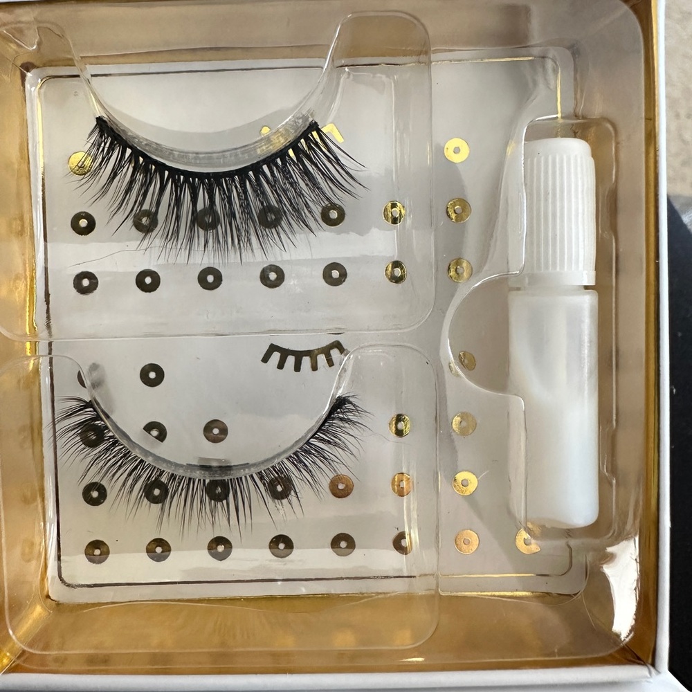 NWOT Battington Monroe 3D lashes